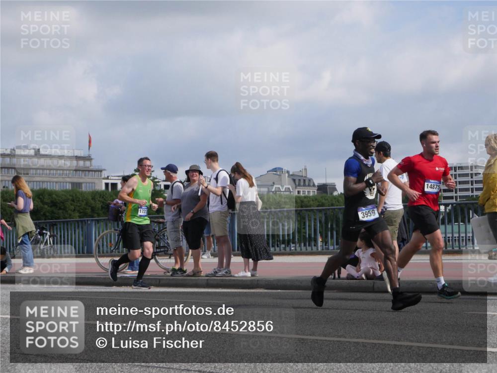 29.06.2025 - hella hamburg halbmarathon Luisa Fischer http://msf.ph/oto/8452856 29.06.2025 09:50:39 Kennedybrücke 1721, 3959, 14875, 2714, 2767, 3959, 4860, 5315, 7884, 10404, 10793 meine-sportfotos.de