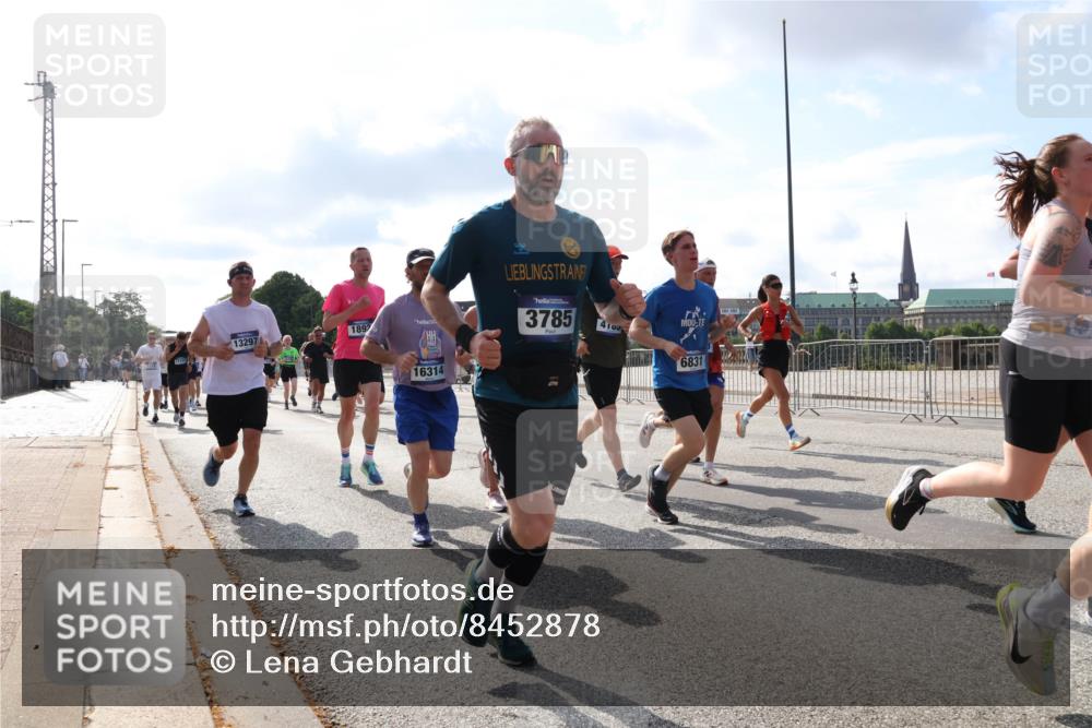 29.06.2025 - hella hamburg halbmarathon Lena Gebhardt http://msf.ph/oto/8452878 29.06.2025 09:54:08 Lombardsbrücke 1892, 13297, 3785, 4103, 6831, 42, 98, 16314, 1098, 1119, 1171, 1399, 1413, 1424, 1476, 1892, 1902, 2020, 2098, 2188, 2270, 2516, 2823, 2842, 2890, 2937, 3477, 3785, 4029, 4140, 4183, 4185, 4235, 4237, 4247, 4270, 4949, 5020, 5115, 5362, 5528, 5532, 5650, 6198, 6309, 6388, 6575, 6630, 6831, 7167, 7297, 7385, 7448, 7480, 7734, 8023, 8269, 8576, 8698, 8743, 8928, 9030, 9043, 9105, 9463, 9482, 9619, 9633, 9815, 10529, 10792, 11077, 11848, 11936, 12084 meine-sportfotos.de