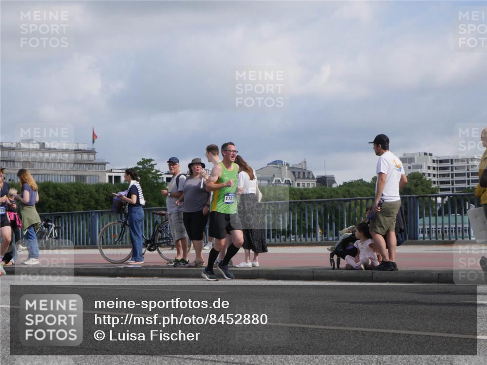 29.06.2025 - hella hamburg halbmarathon Luisa Fischer http://msf.ph/oto/8452880 29.06.2025 09:50:40 Kennedybrücke 17217, 2714, 2767, 3959, 4860, 7884, 10404, 10793 meine-sportfotos.de