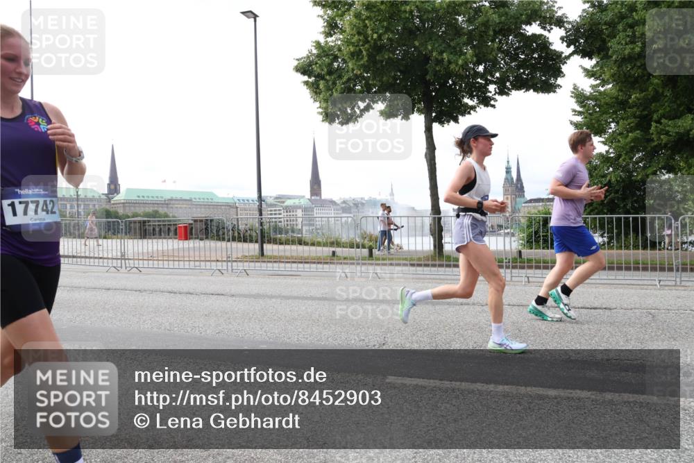 29.06.2025 - hella hamburg halbmarathon Lena Gebhardt http://msf.ph/oto/8452903 29.06.2025 10:31:04 Lombardsbrücke 17742, 1059, 1292, 1472, 1773, 1979, 2097, 2268, 2414, 2505, 2569, 2914, 3131, 3281, 4198, 4561, 4817, 5437, 5943, 6057, 6195, 6556, 6620, 6787, 7071, 7120, 7351, 7604, 8050, 8072, 8073, 8757, 9576, 9830, 10111, 10989, 11981, 11984, 11988, 12384, 12627, 14095, 14216, 14349, 14803, 15299, 15466, 15589, 15725, 16457, 16791, 17224, 17463, 17509, 17587, 17742, 17966, 18362, 18795, 18860, 19052, 19226 meine-sportfotos.de