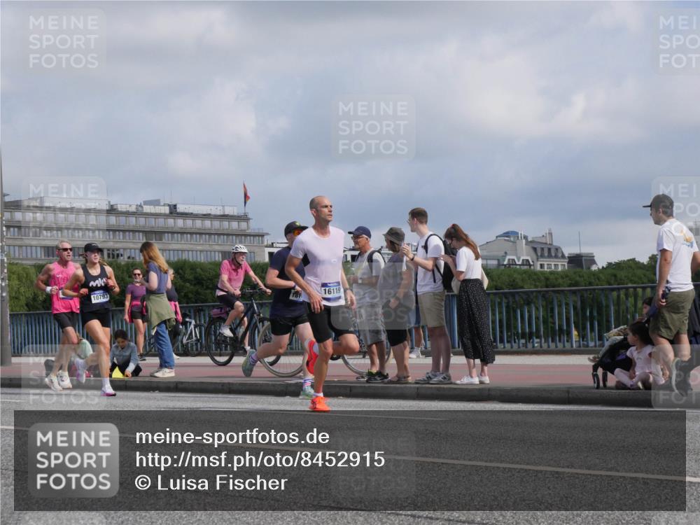 29.06.2025 - hella hamburg halbmarathon Luisa Fischer http://msf.ph/oto/8452915 29.06.2025 09:50:41 Kennedybrücke 10793, 181, 16119, 2714, 2767, 3959, 7884, 10404, 10793 meine-sportfotos.de