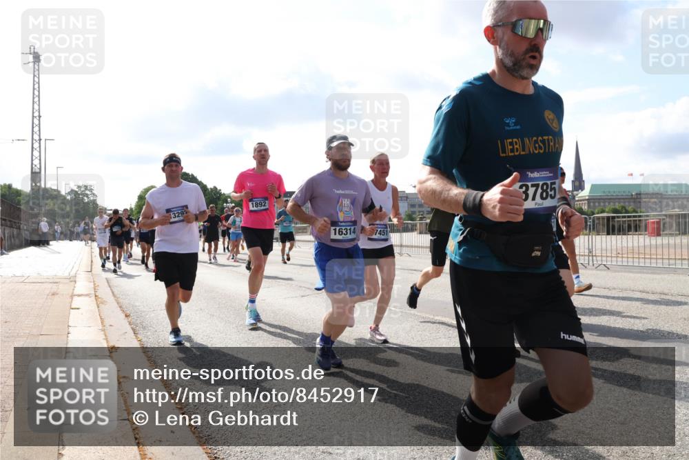 29.06.2025 - hella hamburg halbmarathon Lena Gebhardt http://msf.ph/oto/8452917 29.06.2025 09:54:09 Lombardsbrücke 329, 1892, 16314, 7451, 3785, 1098, 1119, 1171, 1342, 1399, 1413, 1424, 1476, 1892, 1902, 2020, 2098, 2188, 2270, 2516, 2823, 2842, 2890, 2937, 3477, 3785, 4029, 4140, 4183, 4185, 4235, 4237, 4247, 4270, 4949, 5020, 5115, 5362, 5528, 5532, 5650, 6198, 6309, 6388, 6575, 6630, 6831, 7167, 7297, 7385, 7480, 7734, 8023, 8269, 8576, 8698, 8743, 8928, 9030, 9043, 9105, 9463, 9482, 9619, 9633, 9815, 10529, 10792, 11077, 11848, 11936, 12084 meine-sportfotos.de