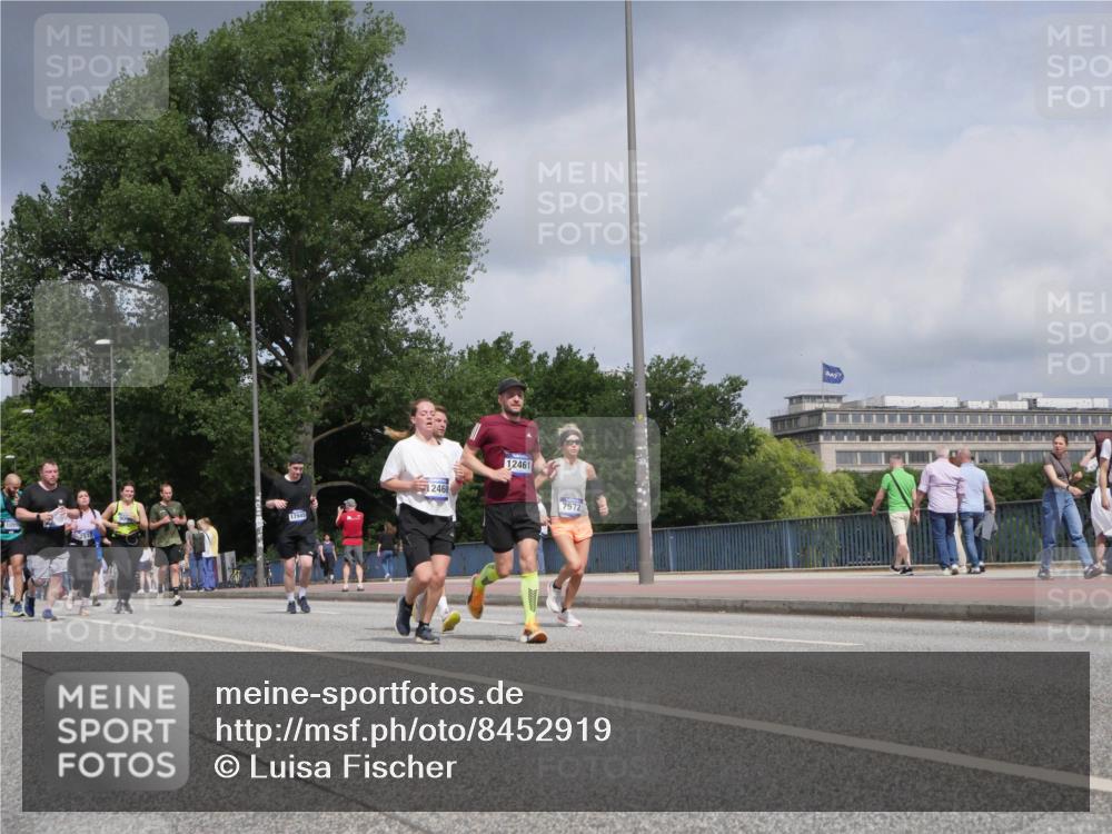 29.06.2025 - hella hamburg halbmarathon Luisa Fischer http://msf.ph/oto/8452919 29.06.2025 10:33:31 Kennedybrücke 17945, 7517, 12460, 12461, 7572, 2302, 6626, 7517, 9095, 10322 meine-sportfotos.de