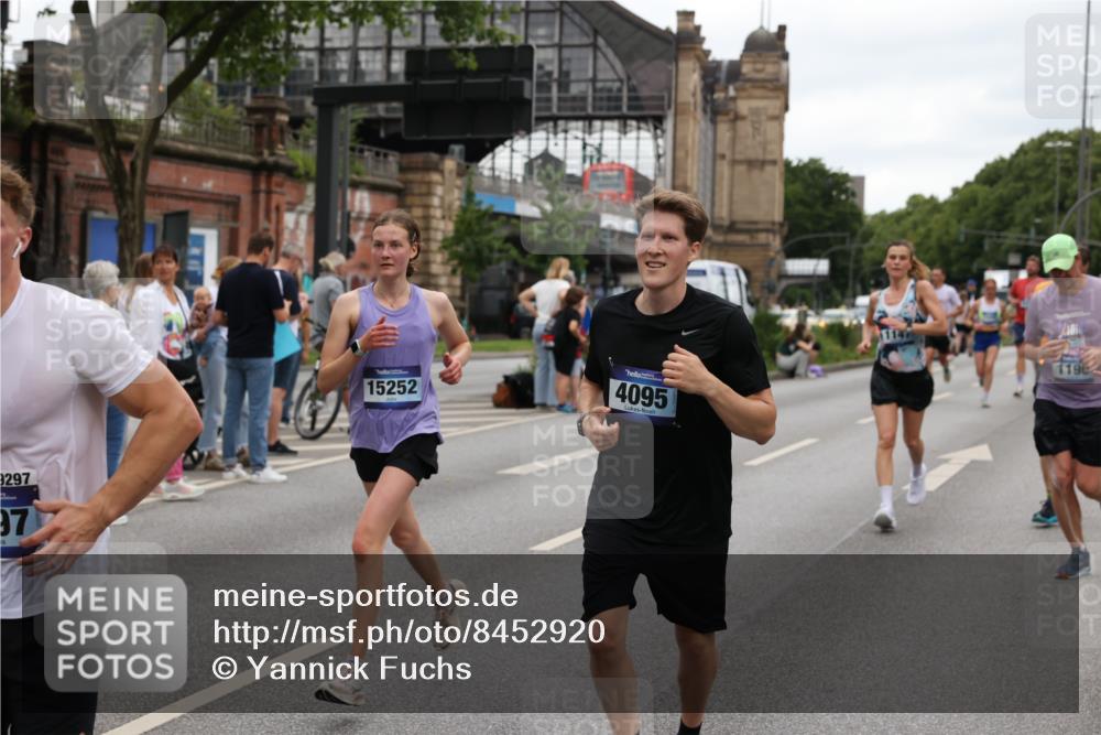 29.06.2025 - hella hamburg halbmarathon Yannick Fuchs http://msf.ph/oto/8452920 29.06.2025 10:56:00 20KM 1128, 1135, 1138, 1147, 1190, 3097, 3921, 4095, 4859, 5547, 6580, 6815, 8154, 9131, 9297, 9718, 9928, 10194, 10746, 10797, 11968, 12567, 13699, 13958, 14574, 15252, 15291, 15539, 15686, 15859, 15908, 16292, 17532, 17939, 18000, 18551, 18799, 18808, 18919 meine-sportfotos.de