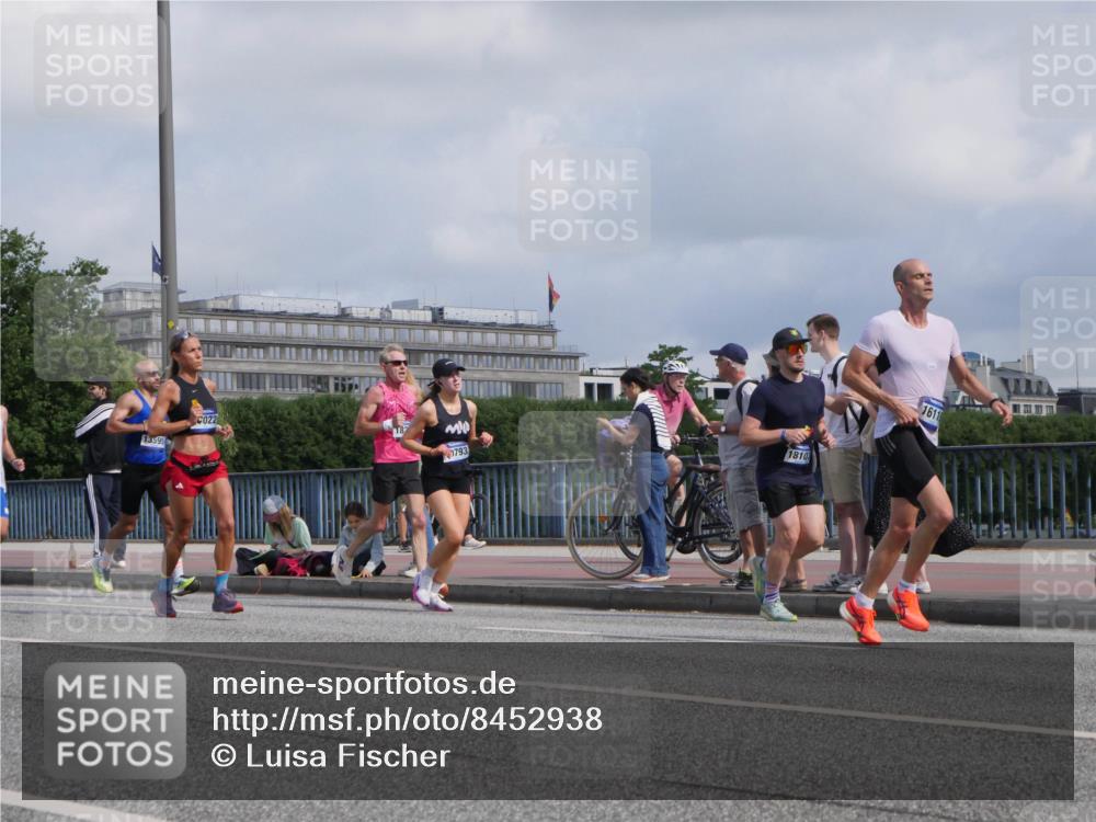 29.06.2025 - hella hamburg halbmarathon Luisa Fischer http://msf.ph/oto/8452938 29.06.2025 09:50:41 Kennedybrücke 13595, 022, 0793, 1810, 1611, 2714, 2767, 3959, 7884, 10404, 10793 meine-sportfotos.de