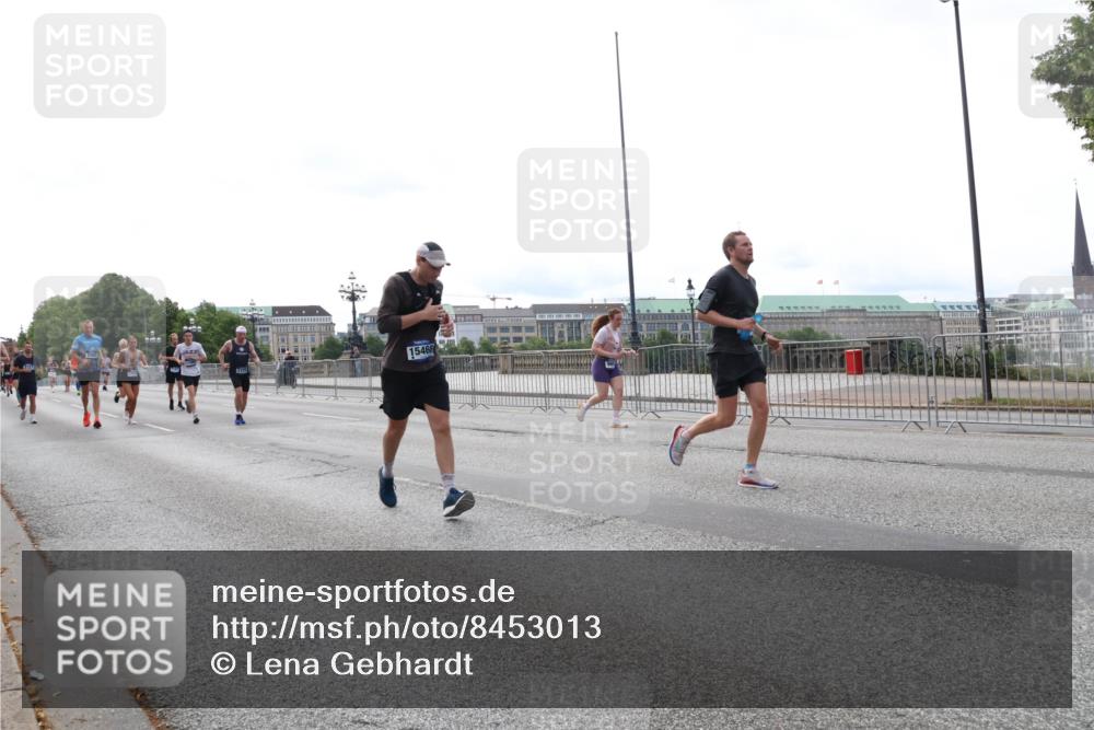 29.06.2025 - hella hamburg halbmarathon Lena Gebhardt http://msf.ph/oto/8453013 29.06.2025 10:31:05 Lombardsbrücke 15466, 1059, 1292, 1472, 1773, 1979, 2097, 2268, 2414, 2505, 2569, 2914, 3131, 3281, 4198, 4561, 4817, 5437, 5943, 6057, 6195, 6556, 6620, 6787, 7071, 7120, 7351, 7604, 8050, 8072, 8073, 8757, 9576, 9830, 10111, 10989, 11981, 11984, 11988, 12384, 12627, 14095, 14216, 14349, 14803, 15299, 15466, 15589, 15725, 16457, 17224, 17463, 17509, 17587, 17742, 17966, 18362, 18795, 18860, 19052, 19226 meine-sportfotos.de
