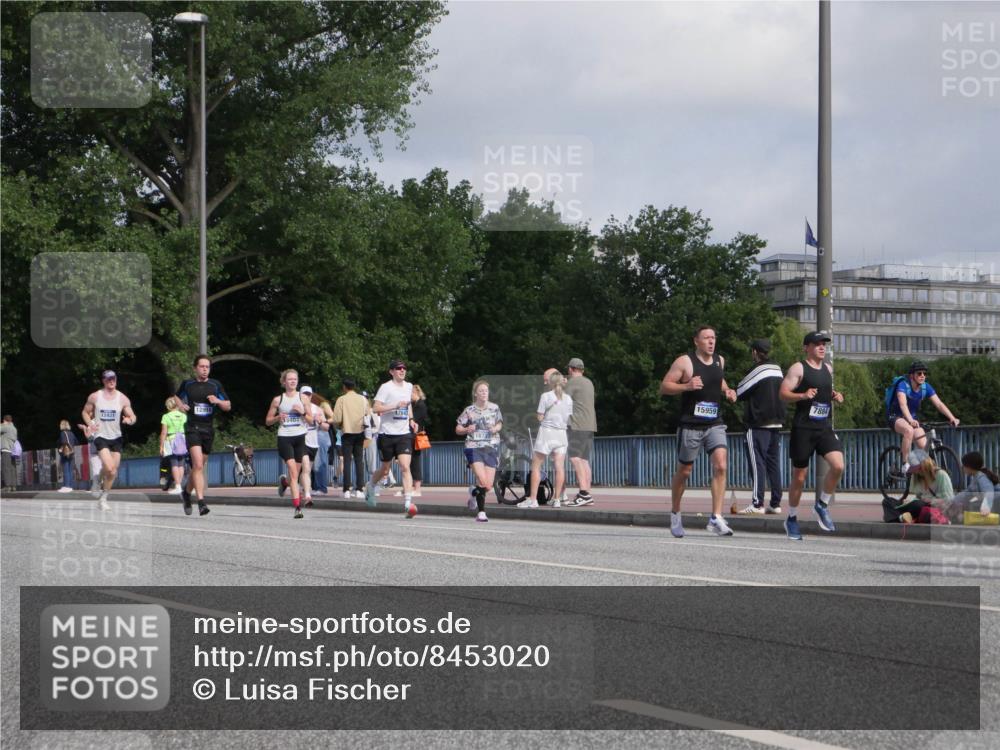 29.06.2025 - hella hamburg halbmarathon Luisa Fischer http://msf.ph/oto/8453020 29.06.2025 09:50:43 Kennedybrücke 15931, 12916, 17643, 10404, 15959, 7884, 2714, 2767, 7884, 10404, 10793 meine-sportfotos.de