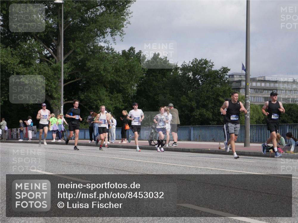 29.06.2025 - hella hamburg halbmarathon Luisa Fischer http://msf.ph/oto/8453032 29.06.2025 09:50:43 Kennedybrücke 15931, 17643, 18733, 15959, 7884, 2714, 2767, 7884, 10404, 10793 meine-sportfotos.de