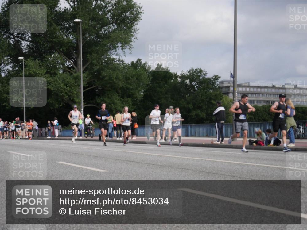 29.06.2025 - hella hamburg halbmarathon Luisa Fischer http://msf.ph/oto/8453034 29.06.2025 09:50:44 Kennedybrücke 2714, 2767, 7884, 10404, 10793 meine-sportfotos.de