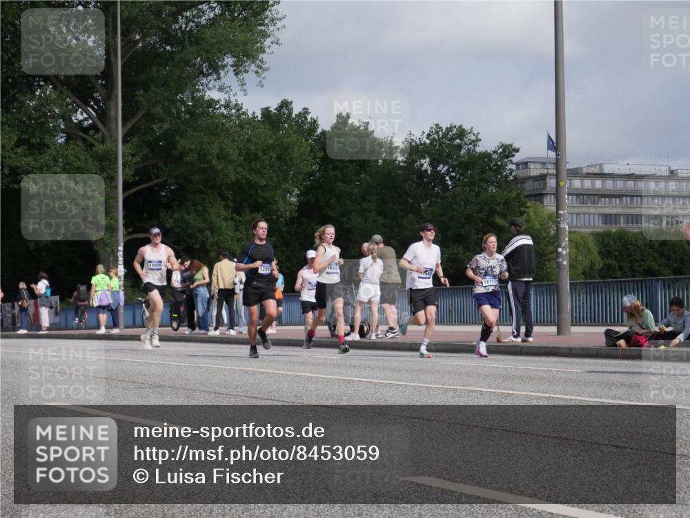 29.06.2025 - hella hamburg halbmarathon Luisa Fischer http://msf.ph/oto/8453059 29.06.2025 09:50:45 Kennedybrücke 2714, 2767, 7884, 10404, 10793 meine-sportfotos.de