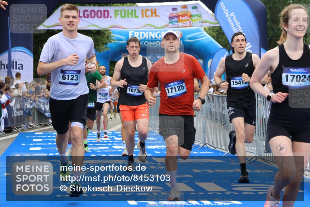 29.06.2025 - hella hamburg halbmarathon Strokosch-Dieckow http://msf.ph/oto/8453103 29.06.2025 10:37:03 Ziel 1385, 1411, 5315, 5923, 6123, 6458, 7482, 8362, 9178, 10738, 11120, 11423, 11620, 13972, 15261, 15410, 16992, 17024, 17125, 17658 meine-sportfotos.de