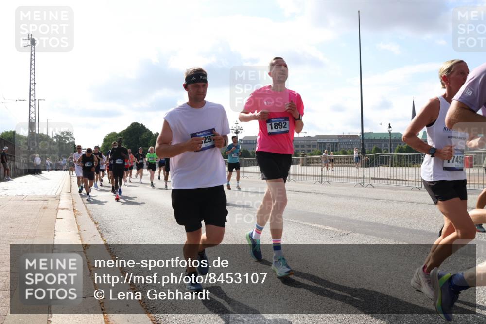 29.06.2025 - hella hamburg halbmarathon Lena Gebhardt http://msf.ph/oto/8453107 29.06.2025 09:54:09 Lombardsbrücke 173327, 18499, 297, 1052, 1892, 7451, 1098, 1119, 1171, 1342, 1399, 1413, 1424, 1476, 1892, 1902, 2020, 2098, 2188, 2270, 2516, 2823, 2842, 2890, 2937, 3477, 3785, 4029, 4140, 4183, 4185, 4235, 4237, 4247, 4270, 4949, 5020, 5115, 5362, 5528, 5532, 5650, 6198, 6309, 6388, 6575, 6630, 6831, 7167, 7297, 7385, 7480, 7734, 8023, 8269, 8576, 8698, 8743, 8928, 9030, 9043, 9105, 9463, 9482, 9619, 9633, 9815, 10529, 10792, 11077, 11848, 11936, 12084 meine-sportfotos.de