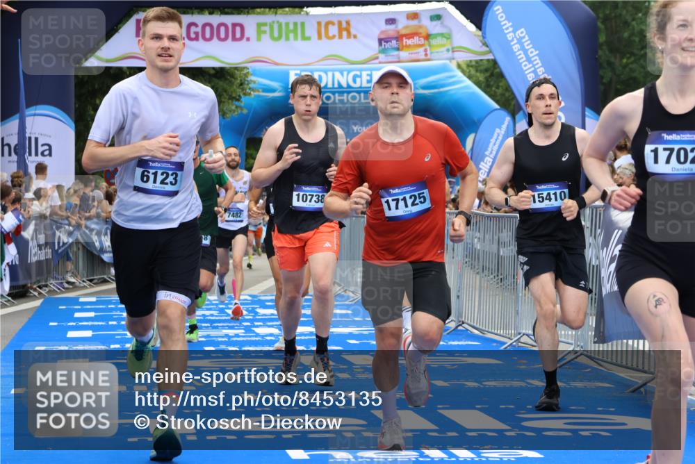 29.06.2025 - hella hamburg halbmarathon Strokosch-Dieckow http://msf.ph/oto/8453135 29.06.2025 10:37:03 Ziel 1385, 1411, 5315, 5923, 6123, 6458, 7482, 8362, 9178, 10738, 11120, 11423, 11620, 13972, 15261, 15410, 16992, 17024, 17125, 17658 meine-sportfotos.de