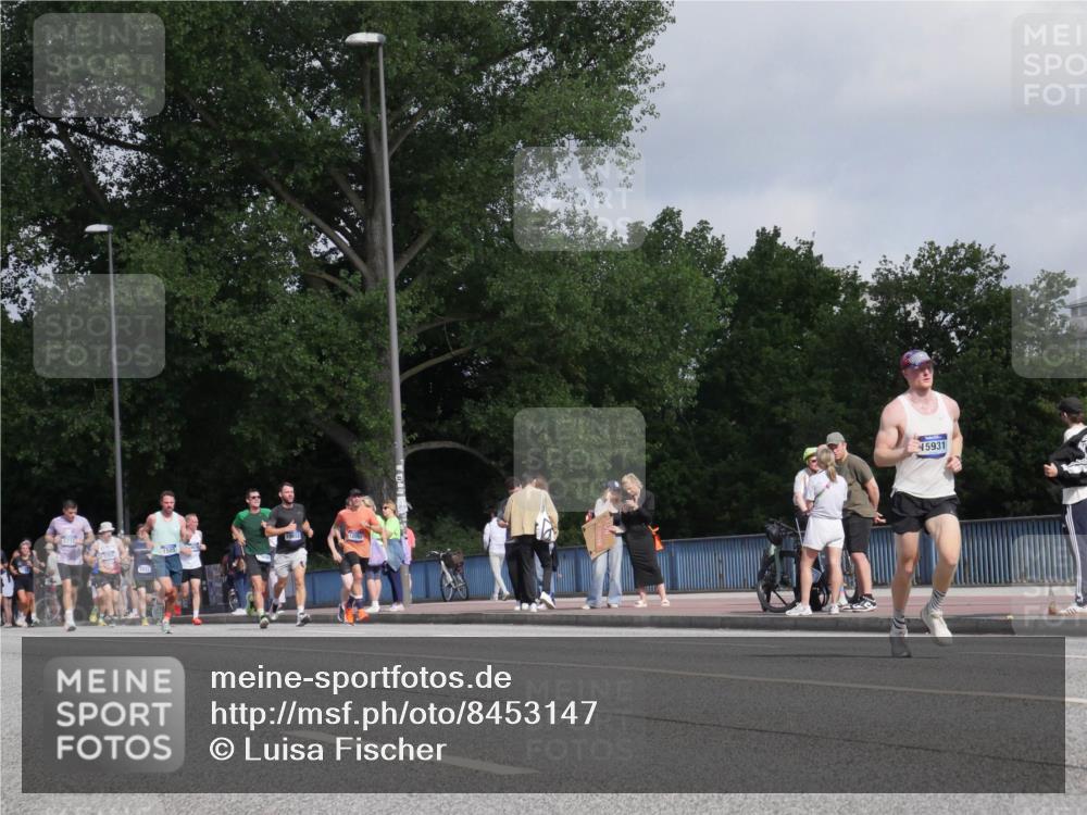 29.06.2025 - hella hamburg halbmarathon Luisa Fischer http://msf.ph/oto/8453147 29.06.2025 09:50:47 Kennedybrücke 171, 15931, 1505, 1710, 2714, 2767, 5554, 7884, 10404, 10852 meine-sportfotos.de