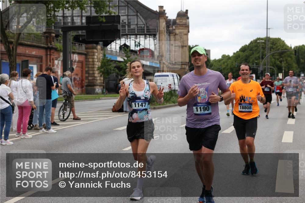 29.06.2025 - hella hamburg halbmarathon Yannick Fuchs http://msf.ph/oto/8453154 29.06.2025 10:56:02 20KM 1128, 1135, 1138, 1147, 1190, 3097, 3921, 4095, 4859, 5547, 6580, 6815, 7658, 8154, 9131, 9297, 9718, 9928, 10194, 10797, 11670, 11968, 12567, 13868, 13958, 14574, 15252, 15291, 15539, 15686, 15859, 15908, 16292, 17532, 17939, 17955, 18000, 18551, 18599, 18799, 18808, 18919 meine-sportfotos.de