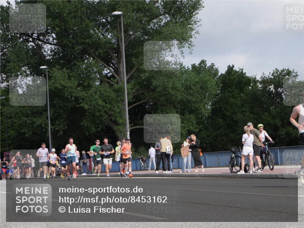 29.06.2025 - hella hamburg halbmarathon Luisa Fischer http://msf.ph/oto/8453162 29.06.2025 09:50:48 Kennedybrücke 1505, 1710, 2714, 5554, 5709, 7884, 10404, 10852 meine-sportfotos.de