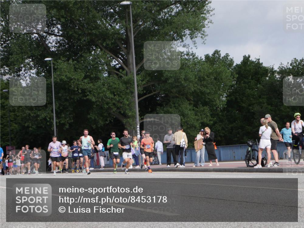 29.06.2025 - hella hamburg halbmarathon Luisa Fischer http://msf.ph/oto/8453178 29.06.2025 09:50:48 Kennedybrücke 1505, 1710, 1505, 1710, 2714, 5554, 5709, 7884, 10404, 10852 meine-sportfotos.de