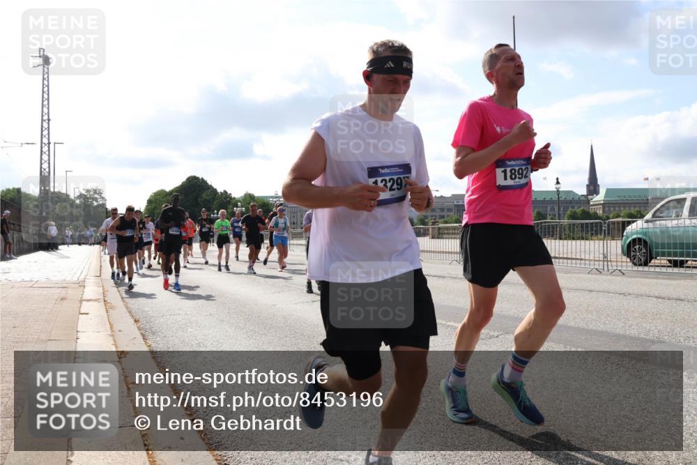 29.06.2025 - hella hamburg halbmarathon Lena Gebhardt http://msf.ph/oto/8453196 29.06.2025 09:54:10 Lombardsbrücke 18499, 329, 1892, 1098, 1119, 1171, 1342, 1399, 1413, 1424, 1476, 1892, 1902, 2020, 2098, 2188, 2270, 2516, 2823, 2842, 2889, 3477, 3785, 4029, 4140, 4183, 4185, 4235, 4237, 4247, 4270, 4949, 5020, 5115, 5362, 5528, 5532, 5650, 6198, 6309, 6575, 6630, 6831, 7167, 7297, 7385, 7480, 7734, 8023, 8269, 8576, 8698, 8743, 8928, 9030, 9043, 9105, 9463, 9482, 9619, 9633, 9815, 10529, 10792, 11077, 11848, 11936, 12084 meine-sportfotos.de