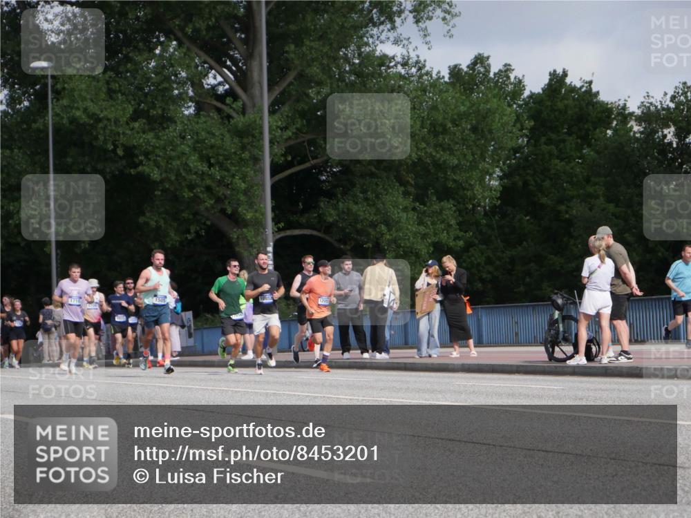 29.06.2025 - hella hamburg halbmarathon Luisa Fischer http://msf.ph/oto/8453201 29.06.2025 09:50:49 Kennedybrücke 1710, 1505, 10852, 12051, 5709, 1505, 1710, 5554, 5709, 8933, 10404, 10852 meine-sportfotos.de