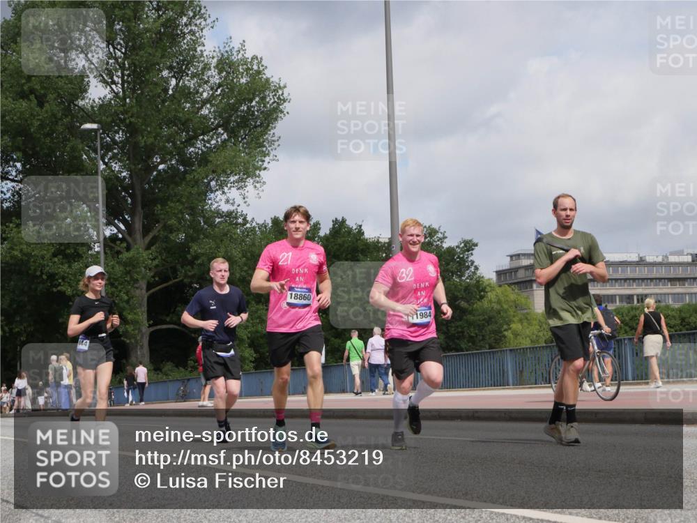 29.06.2025 - hella hamburg halbmarathon Luisa Fischer http://msf.ph/oto/8453219 29.06.2025 10:33:41 Kennedybrücke 444, 21, 18860, 82, 1984, 2097, 2302, 6556, 7071, 7517, 9095, 9576, 9830 meine-sportfotos.de