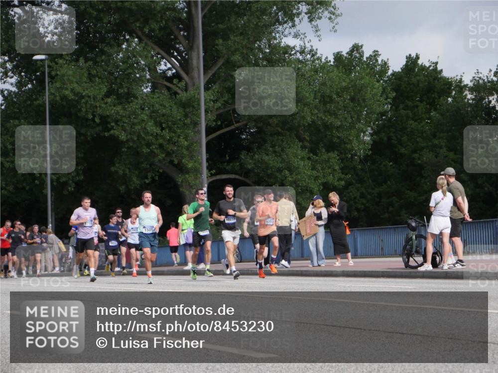 29.06.2025 - hella hamburg halbmarathon Luisa Fischer http://msf.ph/oto/8453230 29.06.2025 09:50:49 Kennedybrücke 180311505, 17656, 10852, 12051, 1505, 1710, 5554, 5709, 8933, 10404, 10852 meine-sportfotos.de