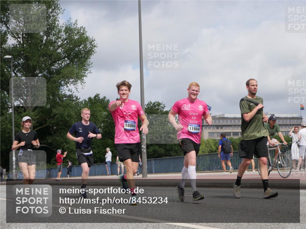 29.06.2025 - hella hamburg halbmarathon Luisa Fischer http://msf.ph/oto/8453234 29.06.2025 10:33:41 Kennedybrücke 18860, 32, 11984, 2097, 2302, 6556, 7071, 7517, 9095, 9576, 9830 meine-sportfotos.de