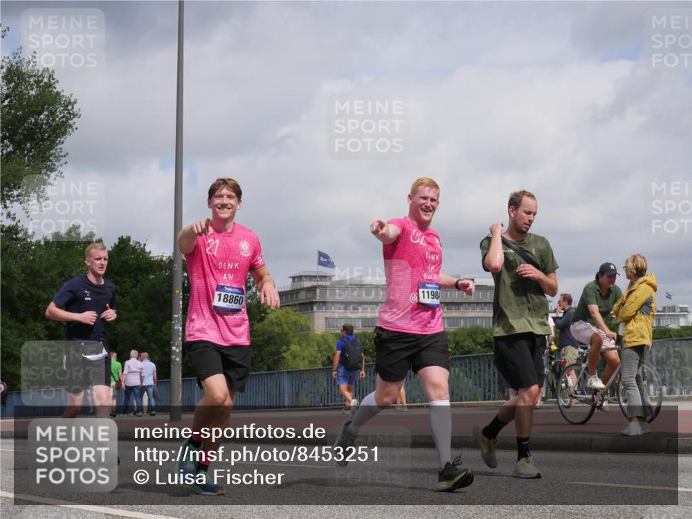 29.06.2025 - hella hamburg halbmarathon Luisa Fischer http://msf.ph/oto/8453251 29.06.2025 10:33:42 Kennedybrücke 18860, 11984, 2097, 6556, 7071, 7517, 8792, 9095, 9576, 9830 meine-sportfotos.de