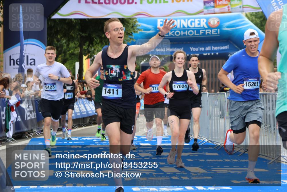 29.06.2025 - hella hamburg halbmarathon Strokosch-Dieckow http://msf.ph/oto/8453255 29.06.2025 10:37:00 Ziel 1385, 1411, 3959, 5307, 5315, 6123, 6458, 7482, 9178, 10738, 11120, 11620, 14691, 15261, 15410, 16992, 17024, 17125, 17658 meine-sportfotos.de