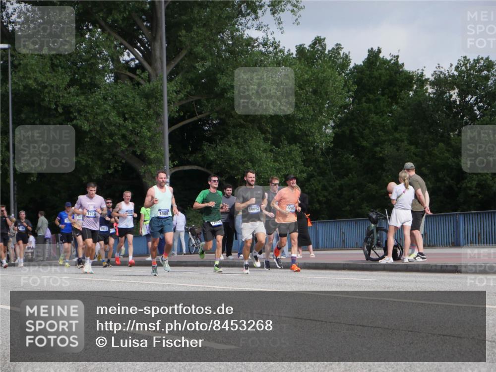 29.06.2025 - hella hamburg halbmarathon Luisa Fischer http://msf.ph/oto/8453268 29.06.2025 09:50:50 Kennedybrücke 1710, 18038, 1505, 12, 7154, 10852, 17658, 1205, 1505, 1710, 5554, 5709, 8933, 10404, 10852 meine-sportfotos.de
