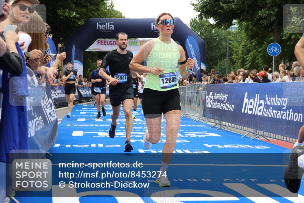29.06.2025 - hella hamburg halbmarathon Strokosch-Dieckow http://msf.ph/oto/8453274 29.06.2025 10:48:12 Ziel 1914, 4711, 7599, 8916, 9544, 9626, 9638, 9770, 11211, 11467, 12685, 14192, 14797, 14814, 15590, 15629, 15735, 15973, 15981, 16094, 16269, 18963, 19127 meine-sportfotos.de