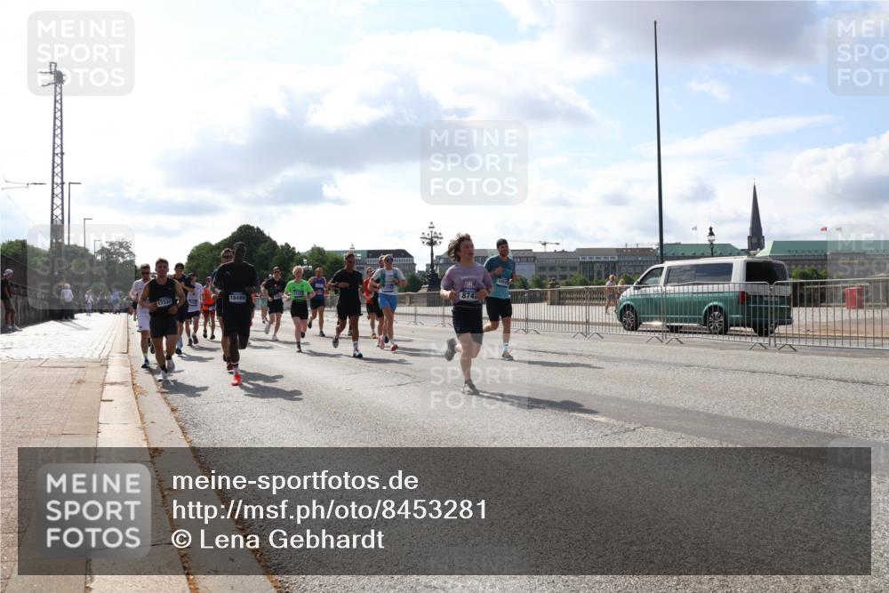 29.06.2025 - hella hamburg halbmarathon Lena Gebhardt http://msf.ph/oto/8453281 29.06.2025 09:54:10 Lombardsbrücke 17332, 18499, 8743, 10529, 1098, 1119, 1171, 1342, 1399, 1413, 1424, 1476, 1892, 1902, 2020, 2098, 2188, 2270, 2516, 2823, 2842, 2889, 3477, 3785, 4029, 4140, 4183, 4185, 4235, 4237, 4247, 4270, 4949, 5020, 5115, 5362, 5528, 5532, 5650, 6198, 6309, 6575, 6630, 6831, 7167, 7297, 7385, 7480, 7734, 8023, 8269, 8576, 8698, 8743, 8928, 9030, 9043, 9105, 9463, 9482, 9619, 9633, 9815, 10529, 10792, 11077, 11848, 11936, 12084 meine-sportfotos.de