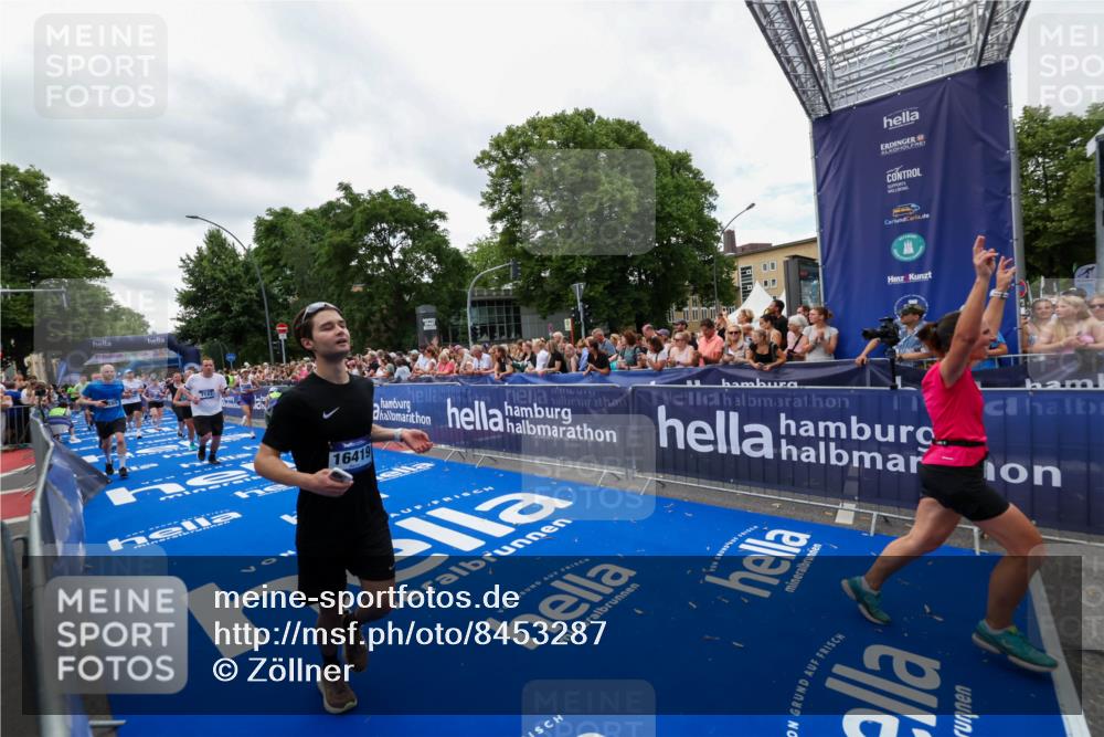 29.06.2025 - hella hamburg halbmarathon Zöllner http://msf.ph/oto/8453287 29.06.2025 11:20:32 Ziel 1471, 2053, 3278, 3285, 5034, 5957, 6482, 6833, 7143, 7838, 8844, 8860, 12894, 12977, 14180, 14564, 16419, 16950, 17449 meine-sportfotos.de