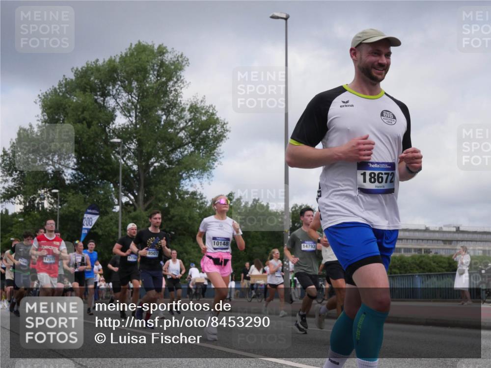 29.06.2025 - hella hamburg halbmarathon Luisa Fischer http://msf.ph/oto/8453290 29.06.2025 10:34:32 Kennedybrücke 1654, 17517, 200, 1770, 8507, 10148, 14793, 18672, 1844, 3396, 3424, 3571, 3681, 4953, 5165, 5350, 5846, 5965, 6160, 6573, 6640, 7120, 8806, 9104, 9183, 10148, 10240 meine-sportfotos.de