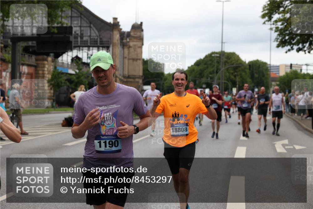29.06.2025 - hella hamburg halbmarathon Yannick Fuchs http://msf.ph/oto/8453297 29.06.2025 10:56:03 20KM 1128, 1135, 1138, 1147, 1190, 3097, 3921, 4095, 4859, 5547, 6414, 6415, 6580, 6815, 7658, 8154, 9131, 9297, 9718, 9928, 10194, 10797, 11670, 11968, 12567, 13868, 13958, 14574, 15252, 15291, 15539, 15686, 15859, 15908, 16292, 17532, 17939, 17955, 18000, 18551, 18599, 18799, 18808, 18919 meine-sportfotos.de