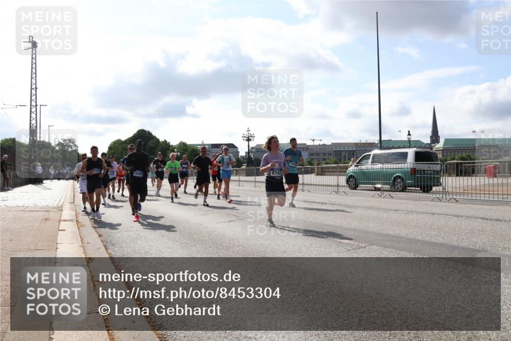 29.06.2025 - hella hamburg halbmarathon Lena Gebhardt http://msf.ph/oto/8453304 29.06.2025 09:54:10 Lombardsbrücke 8743, 18499, 111, 1098, 1119, 1171, 1342, 1399, 1413, 1424, 1476, 1892, 1902, 2020, 2098, 2188, 2270, 2516, 2823, 2842, 2889, 3477, 3785, 4029, 4140, 4183, 4185, 4235, 4237, 4247, 4270, 4949, 5020, 5115, 5362, 5528, 5532, 5650, 6198, 6309, 6575, 6630, 6831, 7167, 7297, 7385, 7480, 7734, 8023, 8269, 8576, 8698, 8743, 8928, 9030, 9043, 9105, 9463, 9482, 9619, 9633, 9815, 10529, 10792, 11077, 11848, 11936, 12084 meine-sportfotos.de