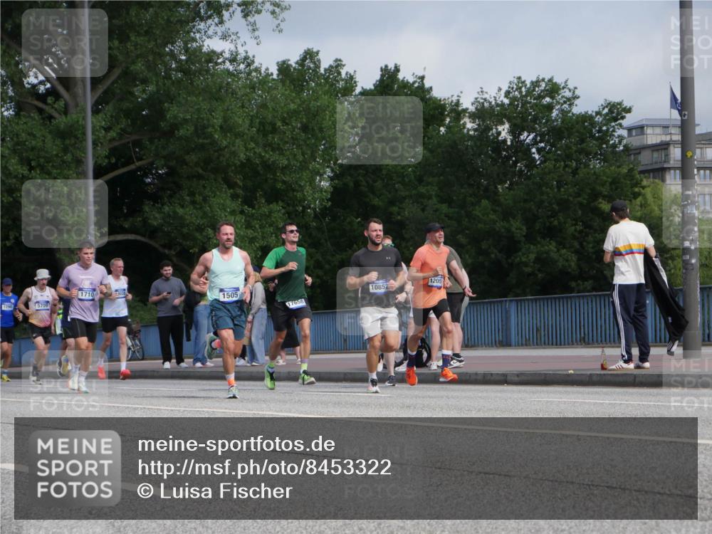 29.06.2025 - hella hamburg halbmarathon Luisa Fischer http://msf.ph/oto/8453322 29.06.2025 09:50:51 Kennedybrücke 1290, 5709, 1710, 12051, 1505, 10852, 17658, 1290, 1505, 1710, 5554, 5709, 7154, 8933, 10404, 10852 meine-sportfotos.de