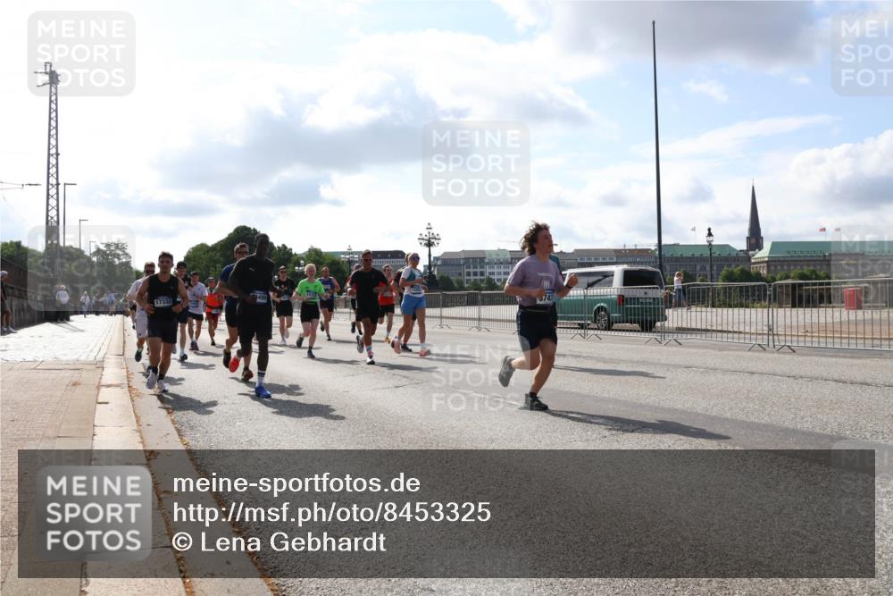 29.06.2025 - hella hamburg halbmarathon Lena Gebhardt http://msf.ph/oto/8453325 29.06.2025 09:54:11 Lombardsbrücke 15337, 17332, 5743, 1098, 1119, 1171, 1342, 1399, 1413, 1424, 1476, 1892, 1902, 2020, 2098, 2188, 2270, 2516, 2823, 2842, 2889, 3477, 3785, 4029, 4140, 4183, 4185, 4235, 4237, 4247, 4270, 4949, 5020, 5115, 5528, 5532, 5650, 6198, 6309, 6575, 6630, 6831, 7167, 7297, 7385, 7480, 7709, 7734, 8023, 8269, 8576, 8698, 8743, 8928, 9030, 9043, 9105, 9463, 9482, 9619, 9633, 9815, 10237, 10529, 10792, 11077, 11848, 11936, 12084 meine-sportfotos.de