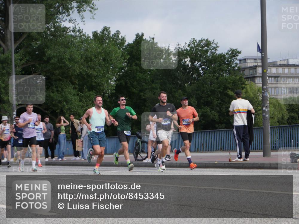 29.06.2025 - hella hamburg halbmarathon Luisa Fischer http://msf.ph/oto/8453345 29.06.2025 09:50:52 Kennedybrücke 5709, 1710, 18038, 1505, 17658, 10852, 1205, 1290, 1505, 1710, 5554, 5709, 7152, 7154, 8933, 9403, 10852 meine-sportfotos.de