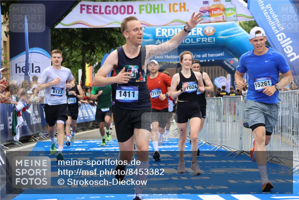 29.06.2025 - hella hamburg halbmarathon Strokosch-Dieckow http://msf.ph/oto/8453382 29.06.2025 10:37:01 Ziel 1385, 1411, 3959, 5307, 5315, 5923, 6123, 6458, 7482, 9178, 10738, 11120, 11620, 14691, 15261, 15410, 16992, 17024, 17125, 17658 meine-sportfotos.de