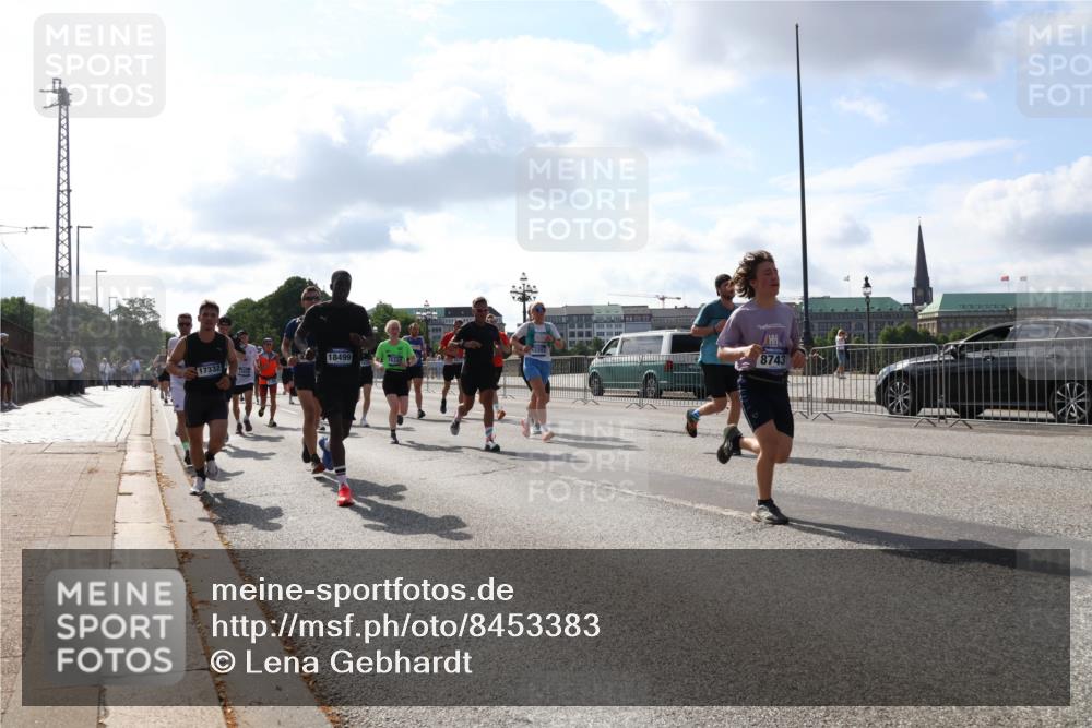 29.06.2025 - hella hamburg halbmarathon Lena Gebhardt http://msf.ph/oto/8453383 29.06.2025 09:54:11 Lombardsbrücke 17332, 18499, 1533, 8743, 1098, 1119, 1171, 1342, 1399, 1413, 1424, 1476, 1892, 1902, 2020, 2098, 2188, 2270, 2516, 2823, 2842, 2889, 3477, 3785, 4029, 4140, 4183, 4185, 4235, 4237, 4247, 4270, 4949, 5020, 5115, 5528, 5532, 5650, 6198, 6309, 6575, 6630, 6831, 7167, 7297, 7385, 7480, 7709, 7734, 8023, 8269, 8576, 8698, 8743, 8928, 9030, 9043, 9105, 9463, 9482, 9619, 9633, 9815, 10237, 10529, 10792, 11077, 11848, 11936, 12084 meine-sportfotos.de