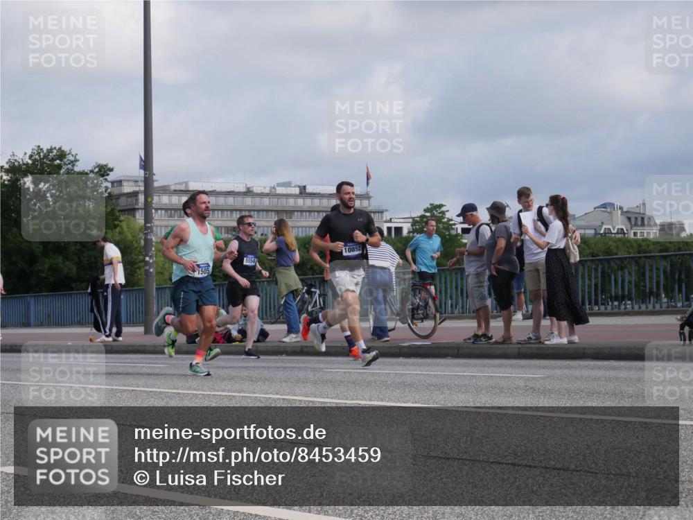 29.06.2025 - hella hamburg halbmarathon Luisa Fischer http://msf.ph/oto/8453459 29.06.2025 09:50:54 Kennedybrücke 5554, 1505, 10852, 1290, 1505, 1710, 2399, 5554, 5709, 7152, 7154, 8933, 9403, 10852 meine-sportfotos.de