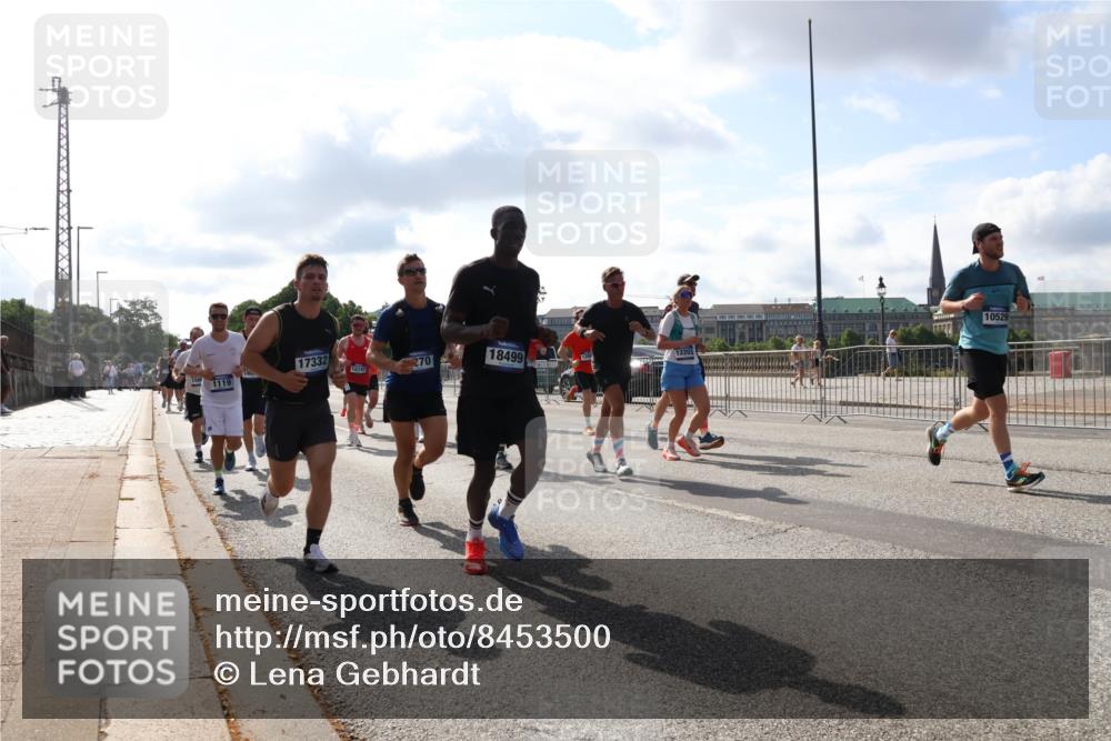 29.06.2025 - hella hamburg halbmarathon Lena Gebhardt http://msf.ph/oto/8453500 29.06.2025 09:54:12 Lombardsbrücke 1119, 17332, 270, 18499, 12203, 120, 12747, 10529, 1098, 1119, 1171, 1342, 1399, 1413, 1424, 1476, 1892, 1902, 2020, 2098, 2188, 2270, 2516, 2823, 2842, 2889, 3477, 3562, 3785, 4029, 4140, 4183, 4185, 4235, 4237, 4247, 4270, 4949, 5020, 5115, 5528, 5532, 5650, 6198, 6309, 6575, 6630, 6831, 7167, 7297, 7709, 7734, 8023, 8269, 8576, 8698, 8743, 8928, 9030, 9043, 9105, 9463, 9482, 9619, 9815, 10237, 10529, 10792, 11077, 11848, 11936, 12084 meine-sportfotos.de