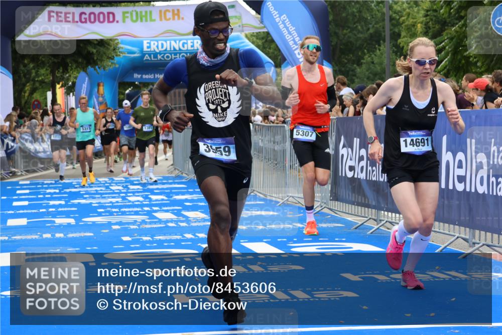 29.06.2025 - hella hamburg halbmarathon Strokosch-Dieckow http://msf.ph/oto/8453606 29.06.2025 10:36:55 Ziel 1385, 1411, 3959, 5307, 5315, 6123, 7310, 11620, 13141, 14691, 15261, 15939, 17024, 17125, 18384 meine-sportfotos.de
