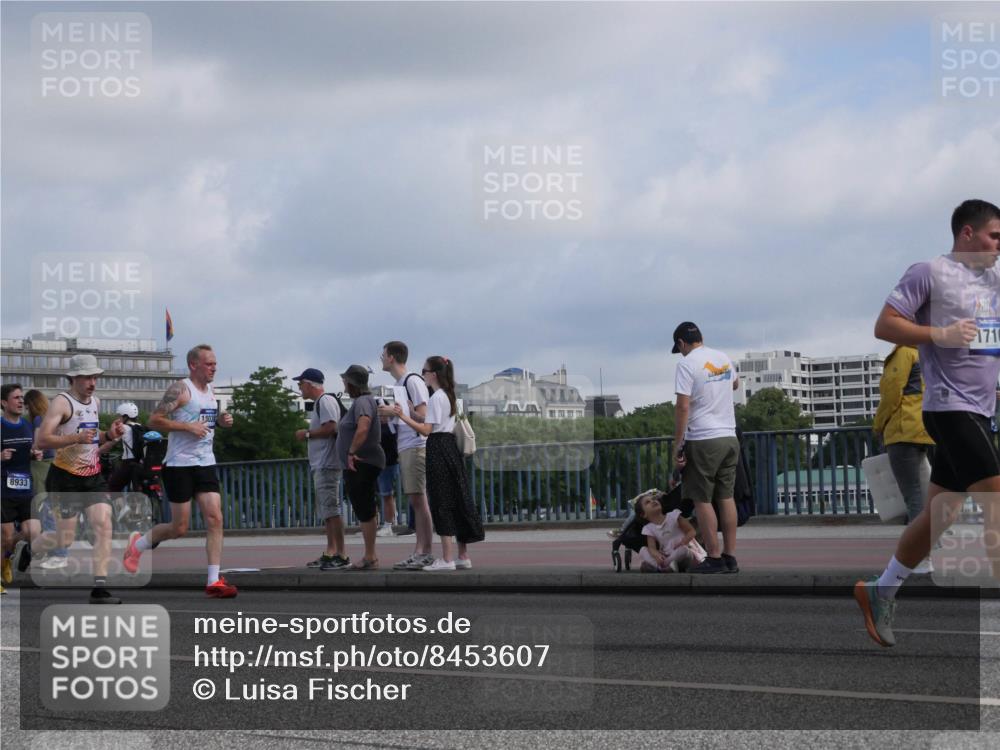 29.06.2025 - hella hamburg halbmarathon Luisa Fischer http://msf.ph/oto/8453607 29.06.2025 09:50:58 Kennedybrücke 8933, 171, 1290, 1505, 1710, 2399, 3480, 5307, 5554, 5709, 6993, 7152, 7154, 8933, 9403, 10852 meine-sportfotos.de