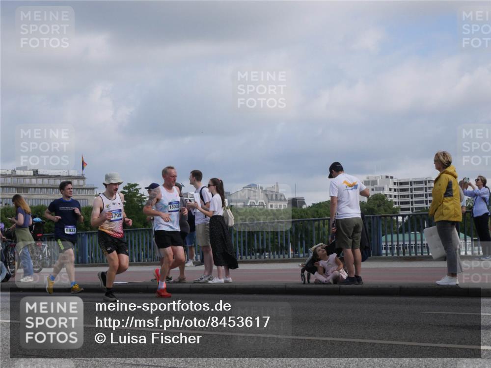 29.06.2025 - hella hamburg halbmarathon Luisa Fischer http://msf.ph/oto/8453617 29.06.2025 09:50:58 Kennedybrücke 8933, 5709, 18038, 1290, 1505, 1710, 2399, 3480, 5307, 5554, 5709, 6993, 7152, 7154, 8933, 9403, 10852 meine-sportfotos.de