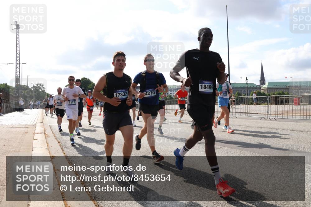 29.06.2025 - hella hamburg halbmarathon Lena Gebhardt http://msf.ph/oto/8453654 29.06.2025 09:54:12 Lombardsbrücke 17332, 15001, 1119, 4270, 18499, 2203, 1098, 1119, 1171, 1342, 1399, 1413, 1424, 1476, 1892, 1902, 2020, 2098, 2188, 2270, 2516, 2823, 2842, 2889, 3477, 3562, 3785, 4029, 4140, 4183, 4185, 4235, 4237, 4247, 4270, 4949, 5020, 5115, 5528, 5532, 5650, 6198, 6309, 6575, 6630, 6831, 7167, 7297, 7709, 7734, 8023, 8269, 8576, 8698, 8743, 8928, 9030, 9043, 9105, 9463, 9482, 9619, 9815, 10237, 10529, 10792, 11077, 11848, 11936, 12084 meine-sportfotos.de