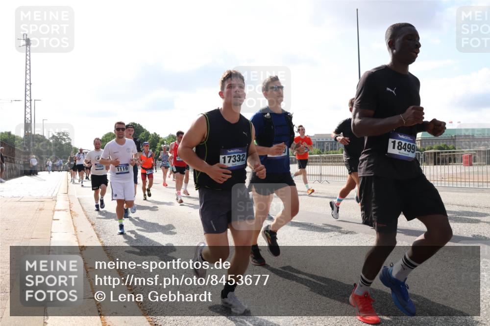 29.06.2025 - hella hamburg halbmarathon Lena Gebhardt http://msf.ph/oto/8453677 29.06.2025 09:54:13 Lombardsbrücke 15001, 1119, 17332, 18499, 1098, 1119, 1171, 1342, 1399, 1413, 1424, 1476, 1892, 1902, 2020, 2098, 2188, 2270, 2516, 2823, 2842, 2889, 3477, 3562, 3785, 4017, 4029, 4183, 4185, 4235, 4237, 4270, 4949, 5020, 5115, 5528, 5650, 6198, 6266, 6309, 6575, 6630, 6831, 7167, 7297, 7709, 7734, 8023, 8269, 8576, 8698, 8743, 8928, 9030, 9043, 9105, 9463, 9482, 9619, 9815, 10057, 10237, 10529, 10792, 11077, 11848, 11936, 12084 meine-sportfotos.de