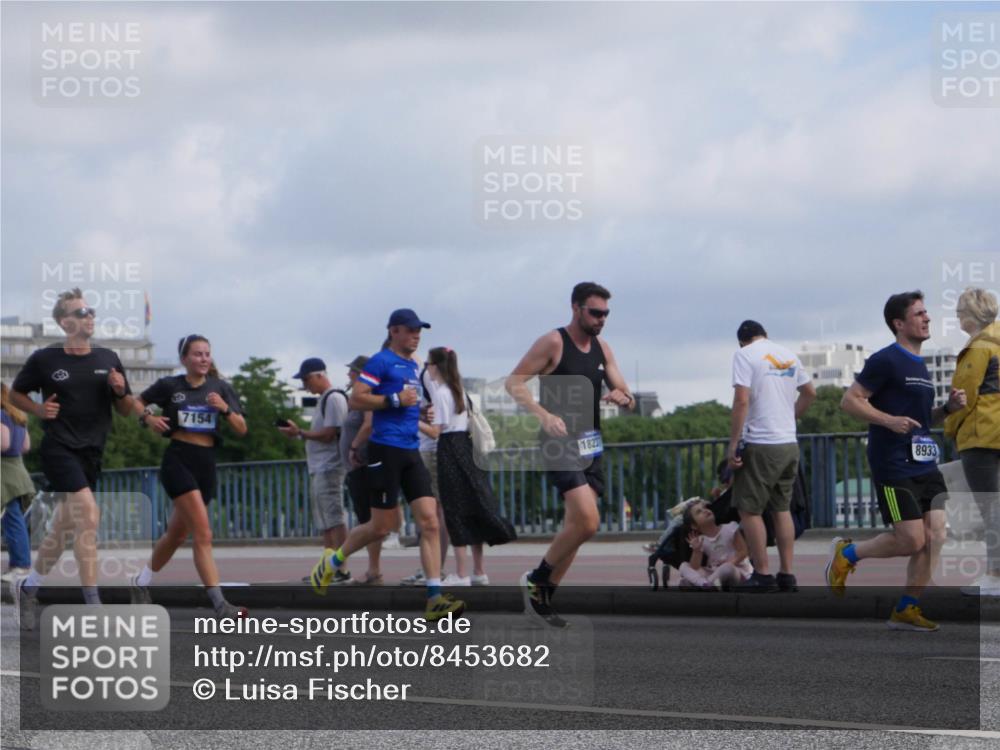 29.06.2025 - hella hamburg halbmarathon Luisa Fischer http://msf.ph/oto/8453682 29.06.2025 09:51:00 Kennedybrücke 7154, 1823, 8933, 1290, 1710, 2399, 3480, 5307, 5709, 6993, 7152, 7154, 8571, 8933, 9403 meine-sportfotos.de