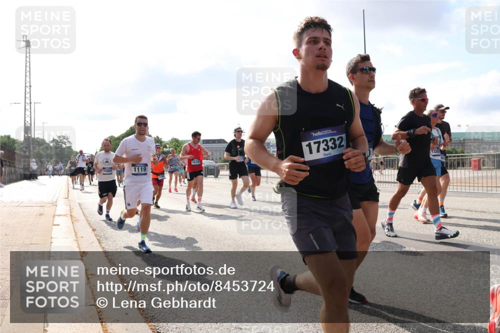 29.06.2025 - hella hamburg halbmarathon Lena Gebhardt http://msf.ph/oto/8453724 29.06.2025 09:54:13 Lombardsbrücke 12747, 15001, 1119, 17332, 12203, 1098, 1119, 1171, 1342, 1399, 1413, 1424, 1476, 1892, 1902, 2020, 2098, 2188, 2270, 2516, 2823, 2842, 2889, 3477, 3562, 3785, 4017, 4029, 4183, 4185, 4235, 4237, 4270, 4949, 5020, 5115, 5528, 5650, 6198, 6266, 6309, 6575, 6630, 6831, 7167, 7297, 7709, 7734, 8023, 8269, 8576, 8698, 8743, 8928, 9030, 9043, 9105, 9463, 9482, 9619, 9815, 10057, 10237, 10529, 10792, 11077, 11848, 11936, 12084 meine-sportfotos.de