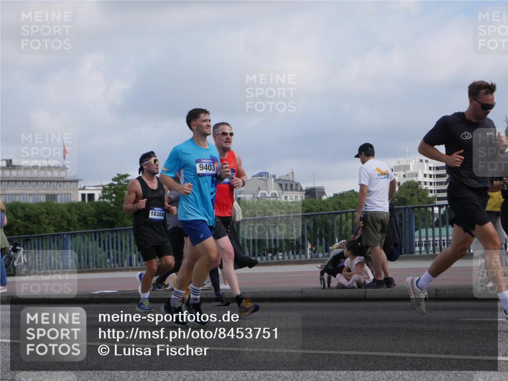 29.06.2025 - hella hamburg halbmarathon Luisa Fischer http://msf.ph/oto/8453751 29.06.2025 09:51:02 Kennedybrücke 18384, 9403, 1290, 2399, 3480, 4359, 5307, 6993, 7152, 7154, 8571, 8933, 9403 meine-sportfotos.de
